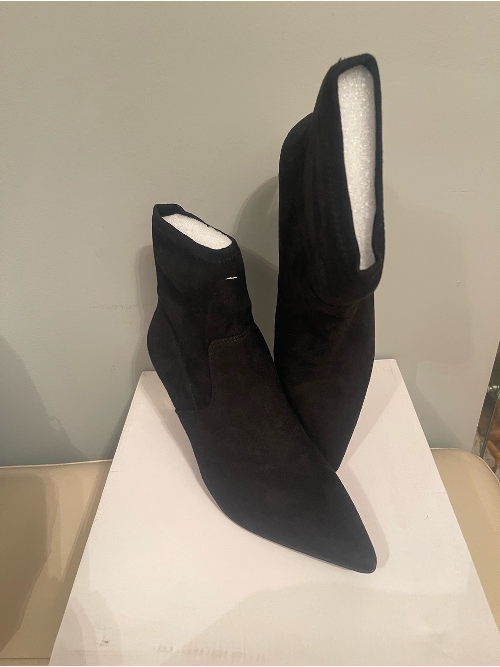 New Alfani Black Suede Women's Pointed Toe Ankle Boots Size 9.5 low comfy heel